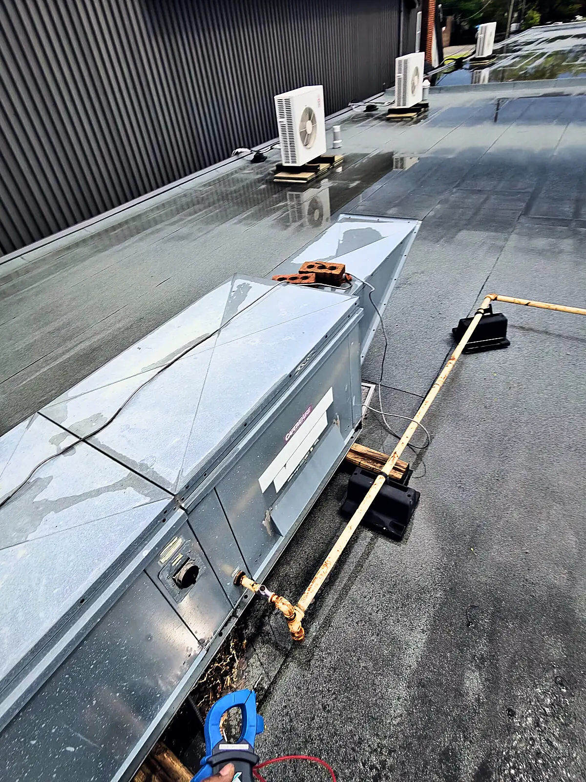 Rooftop duct section and piping